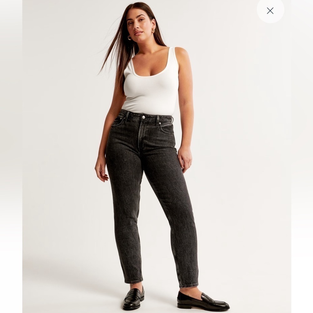 Abercrombie & Fitch Curve Love High Rise Mom Jean 37/ 24 US